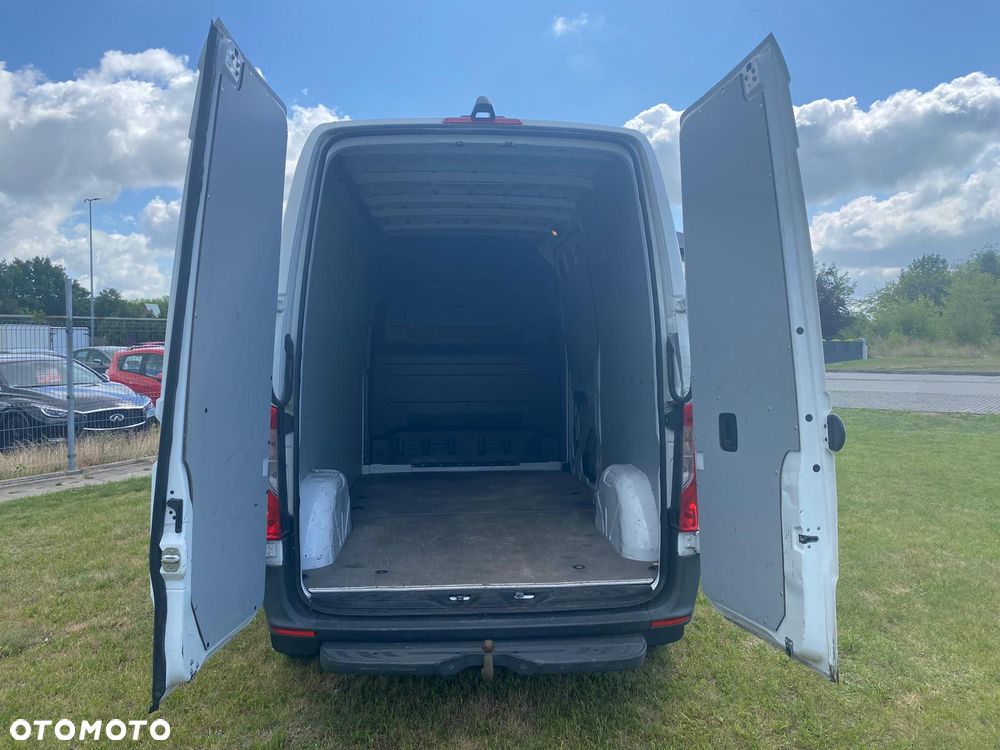 Mercedes-Benz Sprinter - 12