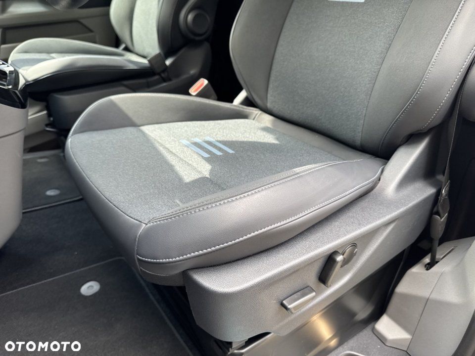 Ford Tourneo Custom - 12