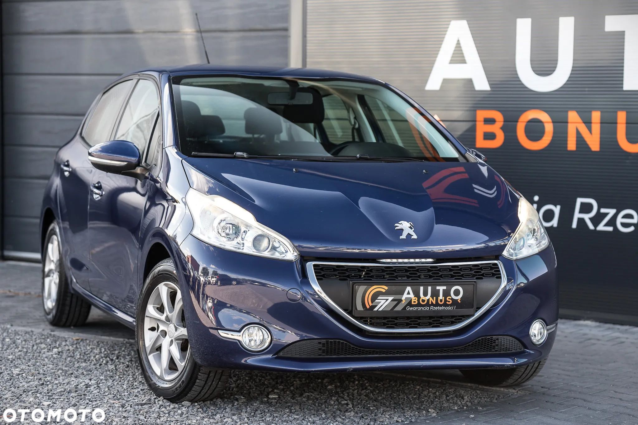 Peugeot 208 - 1
