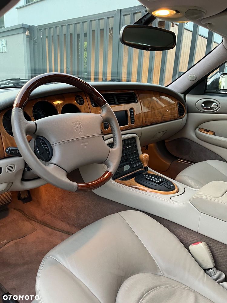 Jaguar XK8 - 27