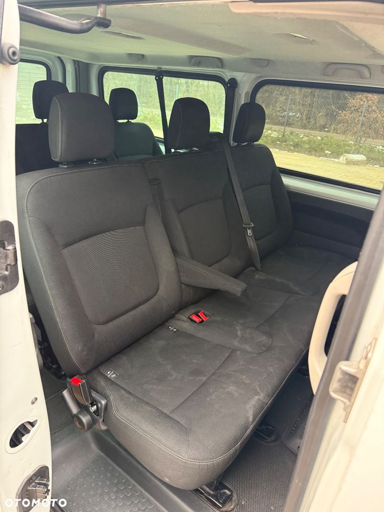 Renault Trafic 9 osób osobowy - 8