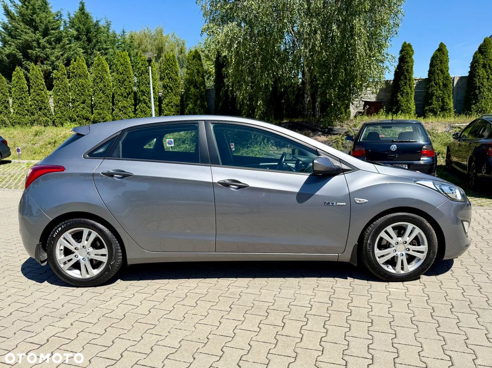 Hyundai i30 blue 1.6 CRDi Style - 10