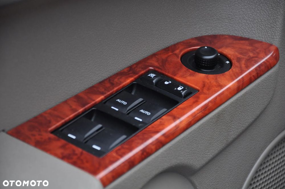 Jeep Commander - 28
