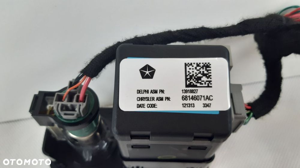 JEEP CHEROKEE KL GNIAZDO USB SD AUX 68146071AC - 4