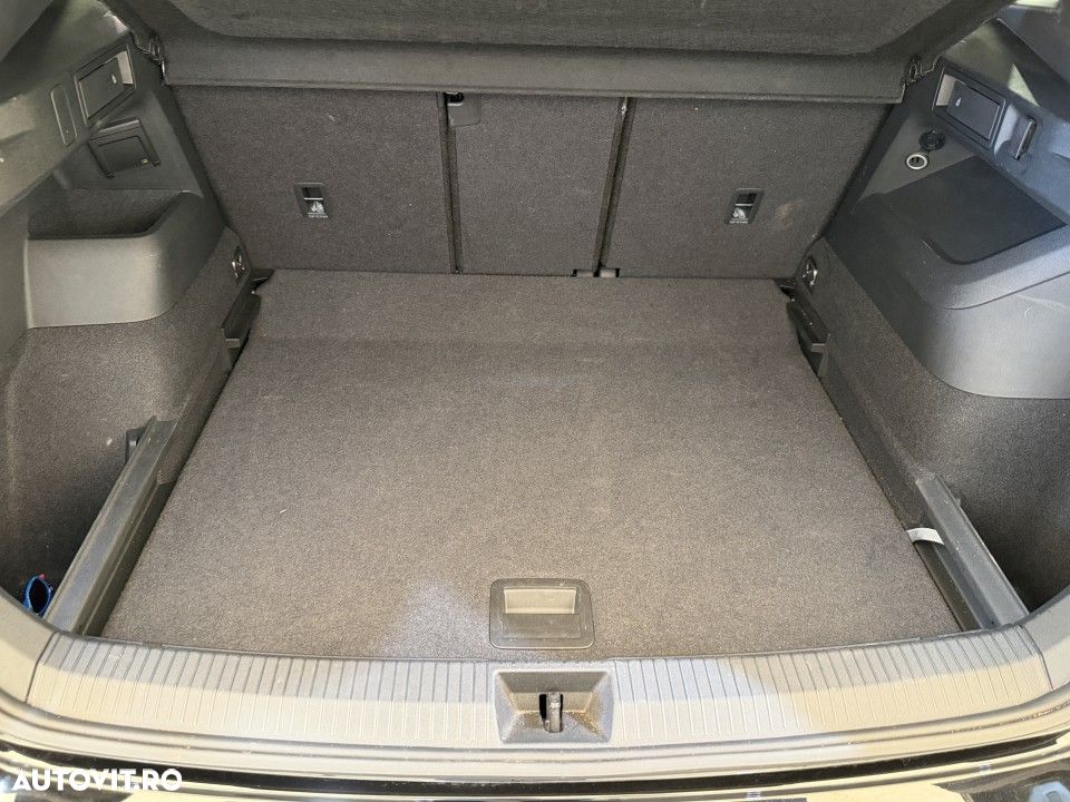 Volkswagen Tiguan - 32
