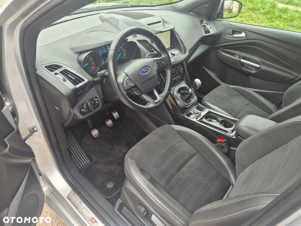 Ford Kuga 1.5 EcoBoost 2x4 ST-Line - 9
