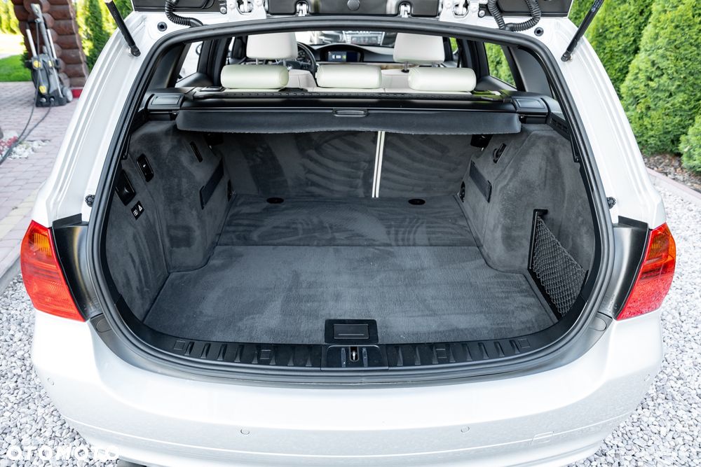 BMW Seria 3 330xi - 21