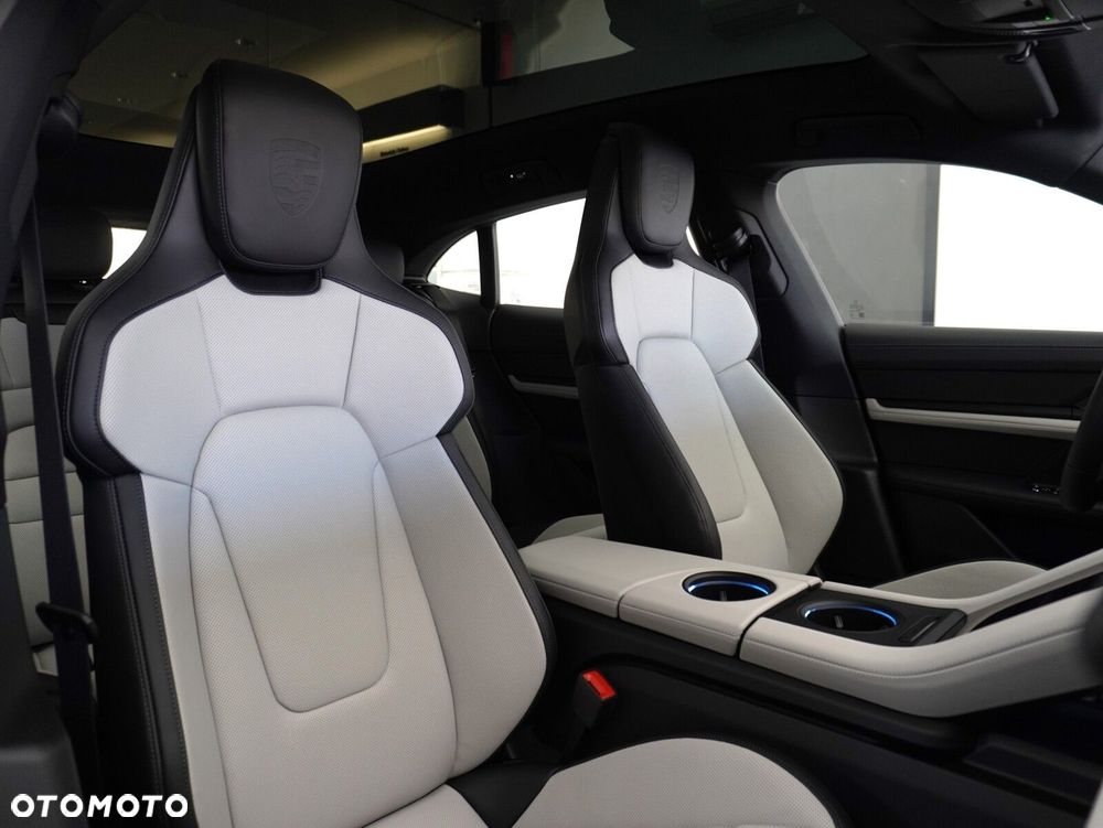 Porsche Taycan 105kWh 4S Black Edition - 32