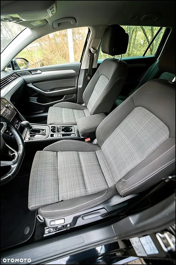 Volkswagen Passat - 33
