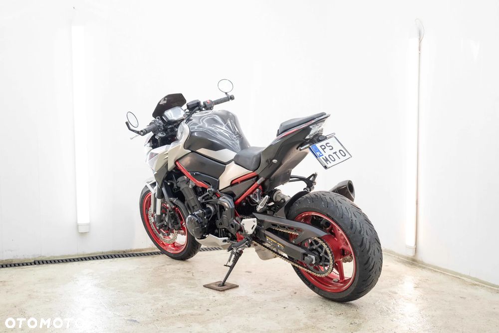 Kawasaki Z 900 - 8