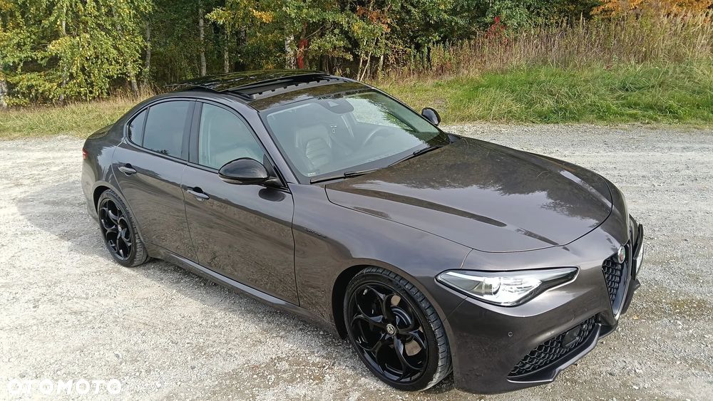 Alfa Romeo Giulia 2017 photo 2