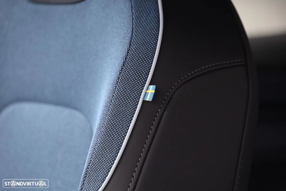 Volvo EX30 Single Motor Extended Range RWD Plus - 8