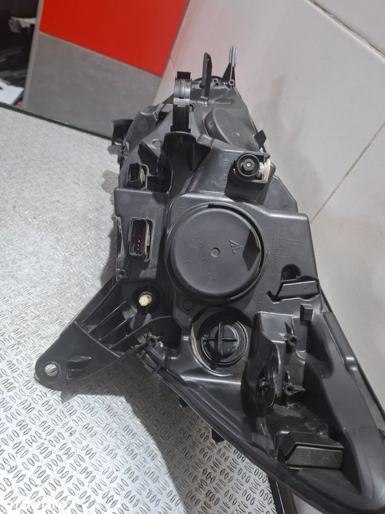LAmpa reflektor prawy Renault Captur UK nr 260104476R - 6