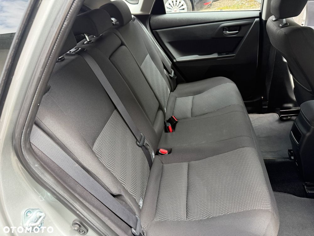 Toyota Auris Hybrid 135 Premium - 28