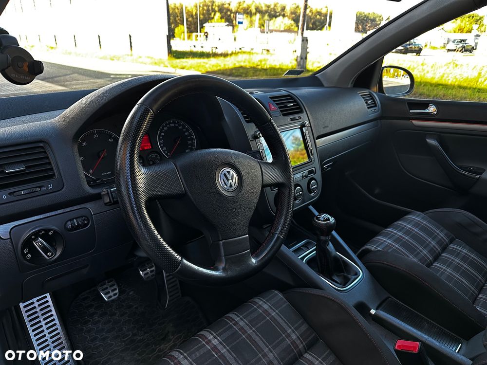 Volkswagen Golf - 10