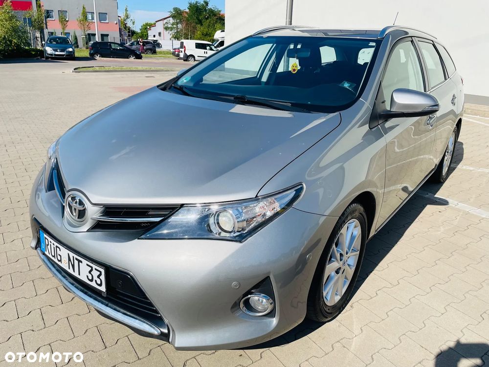 Toyota Auris 1.6 Valvematic Executive - 1