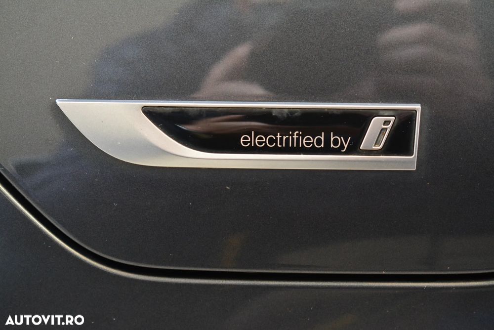 BMW Seria 3 330e Aut. Sport Line - 37