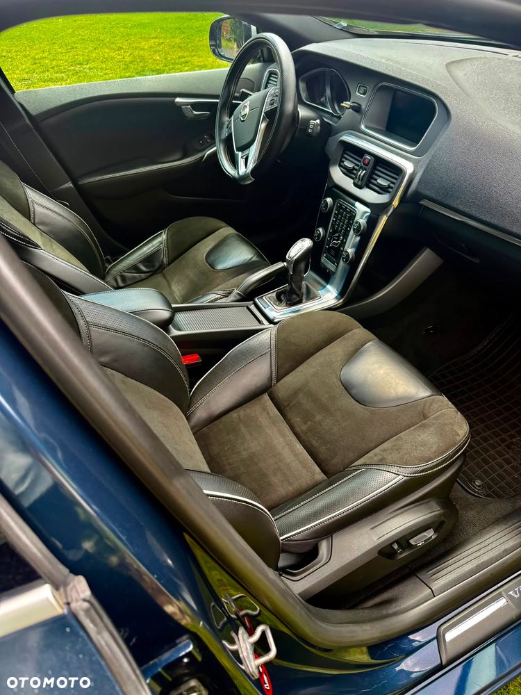 Volvo V40 D2 R-Design - 5