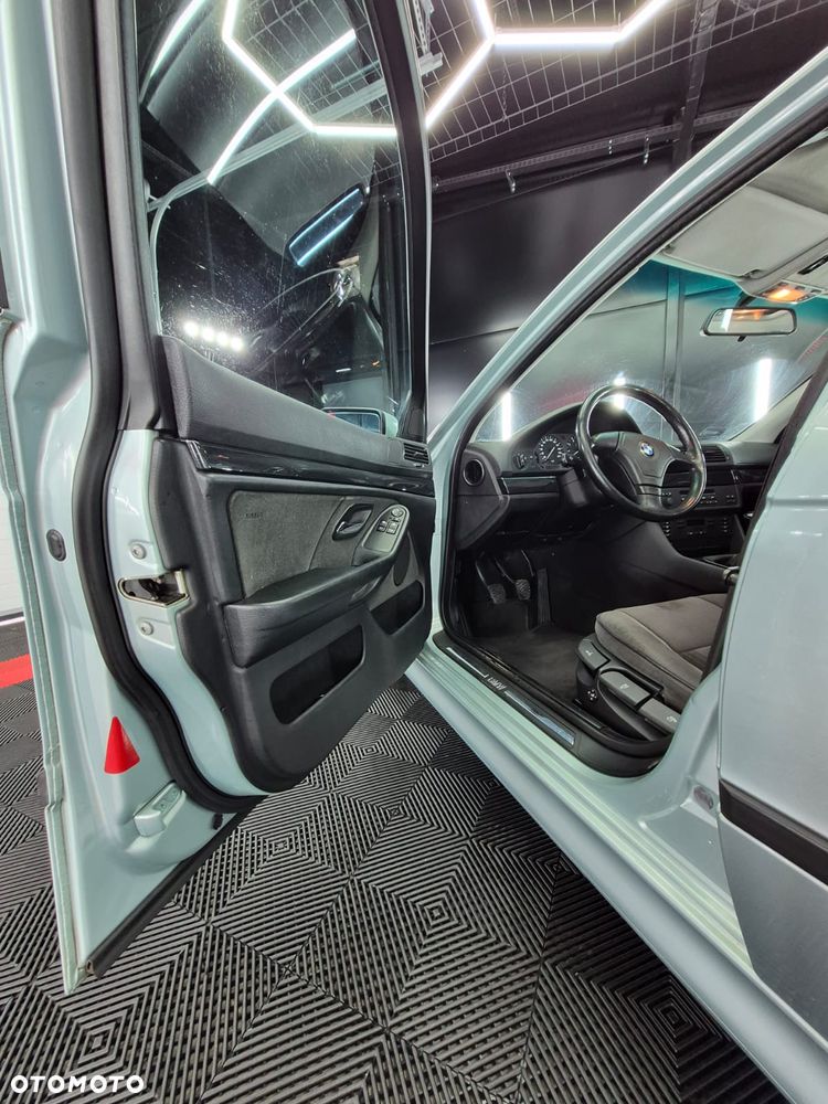BMW Seria 5 520i - 11