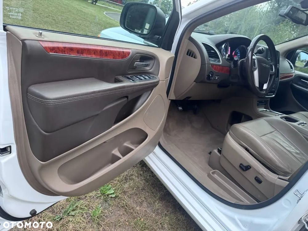 Chrysler Town & Country 3.6 Limited - 20