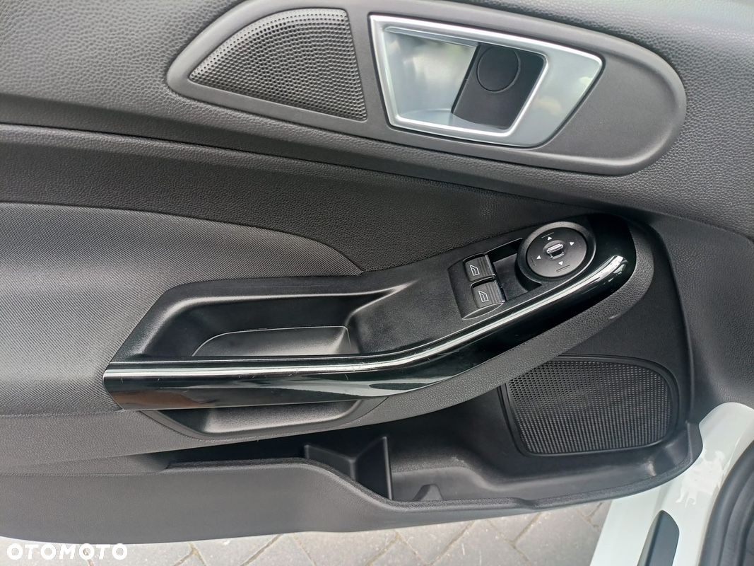 Ford Fiesta - 25