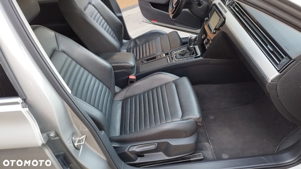 Volkswagen Passat 2.0 TDI SCR DSG Highline - 36