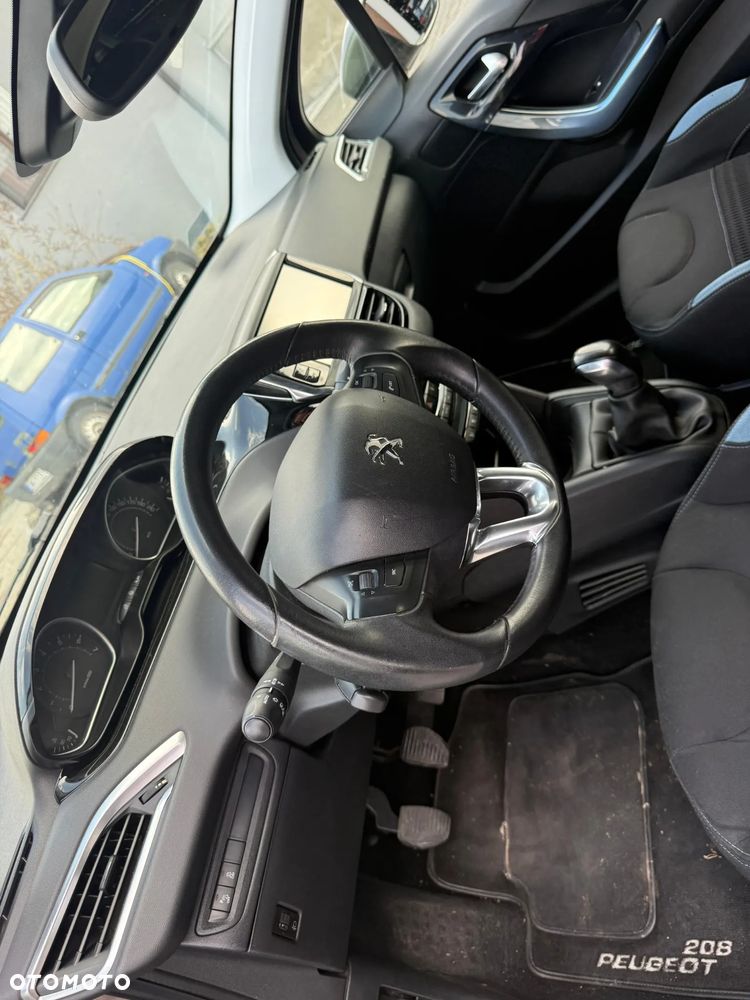 Peugeot 208 120 VTI Allure - 3