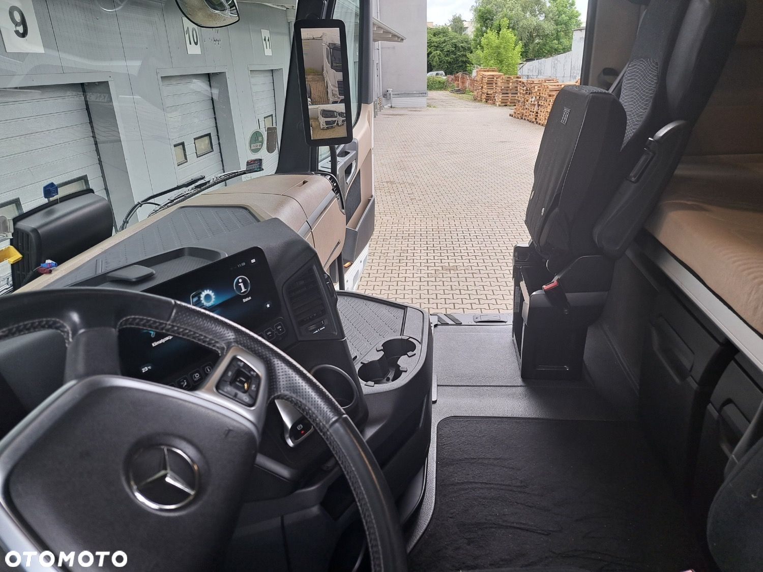 Versalift Actros 1845 - 17
