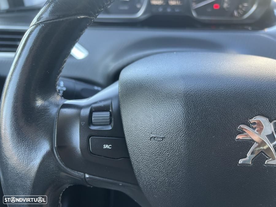 Peugeot 2008 1.6 e-HDi Allure - 29