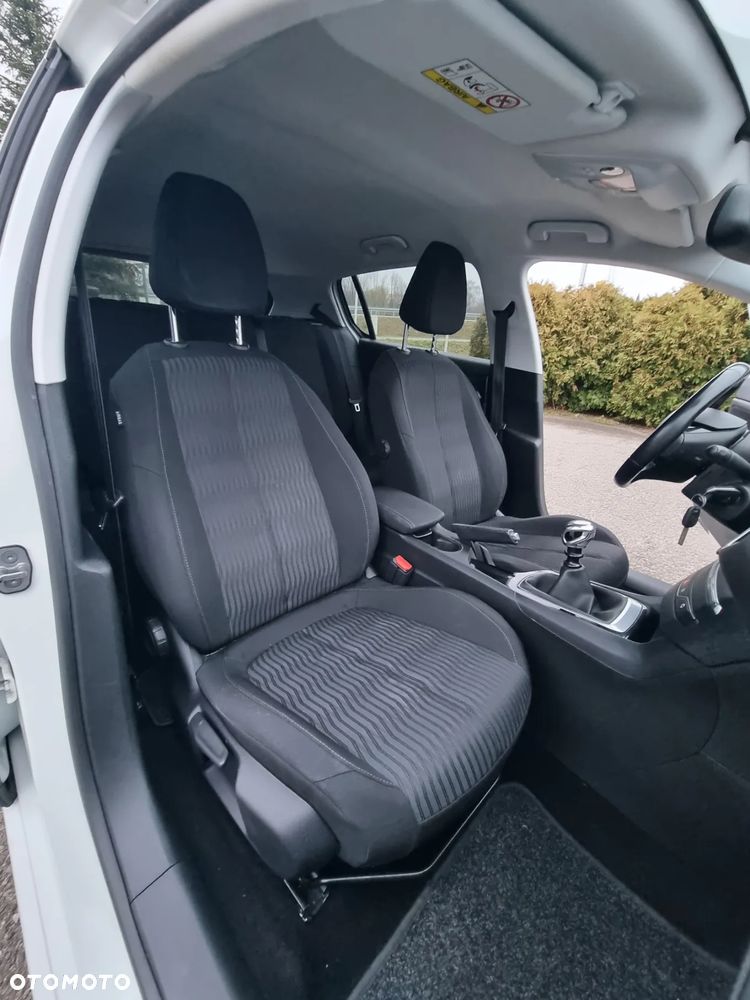 Peugeot 308 1.6 BlueHDi Allure S&S - 19