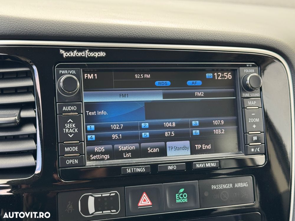 Mitsubishi Outlander 2.0 4WD Plug-In Hybrid Plus - 32