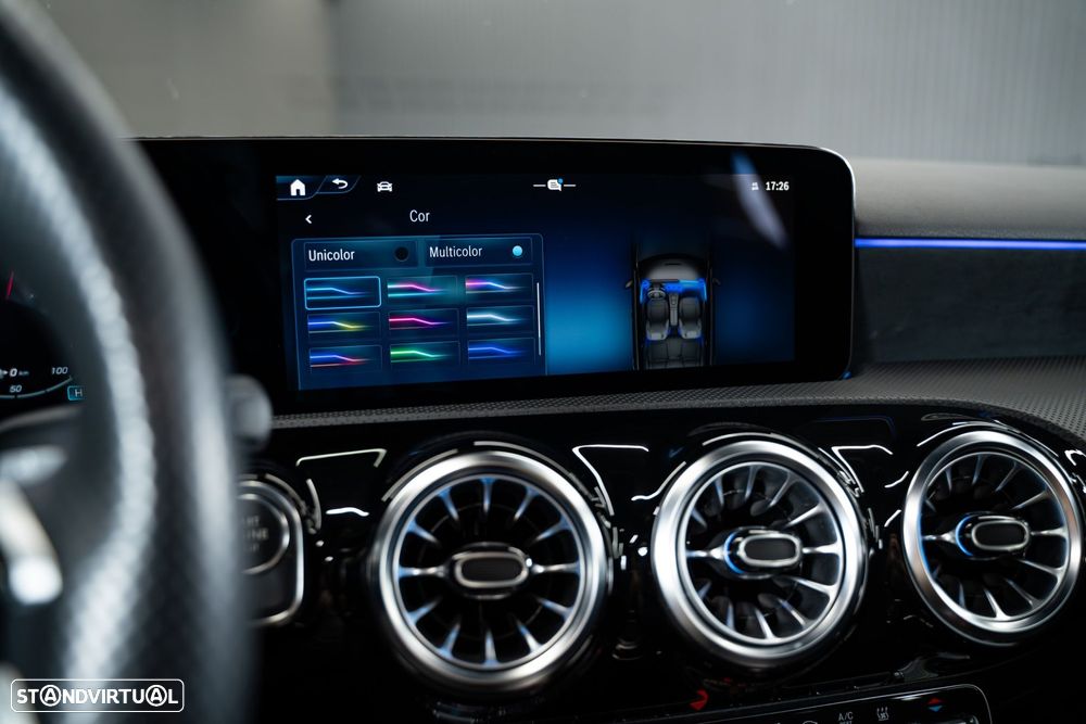 Mercedes-Benz A 250 e 8G-DCT AMG Line - 32