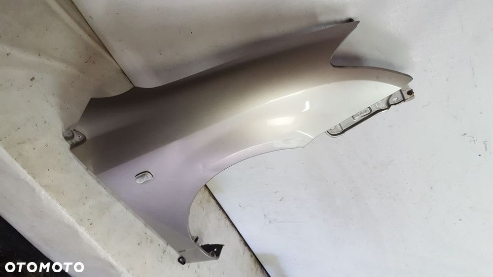 * BŁOTNIK PRZÓD PRZEDNI PRAWY TOYOTA COROLLA E12 - 3