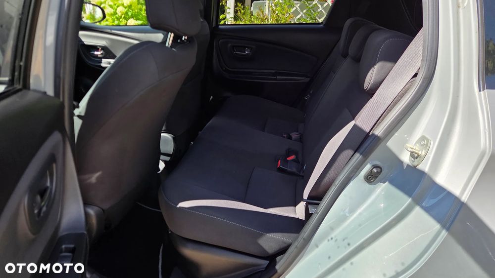 Toyota Yaris Hybrid 100 Selection Platinum - 13