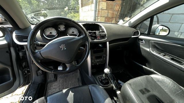 Peugeot 207 CC 1.6 Intense - 11