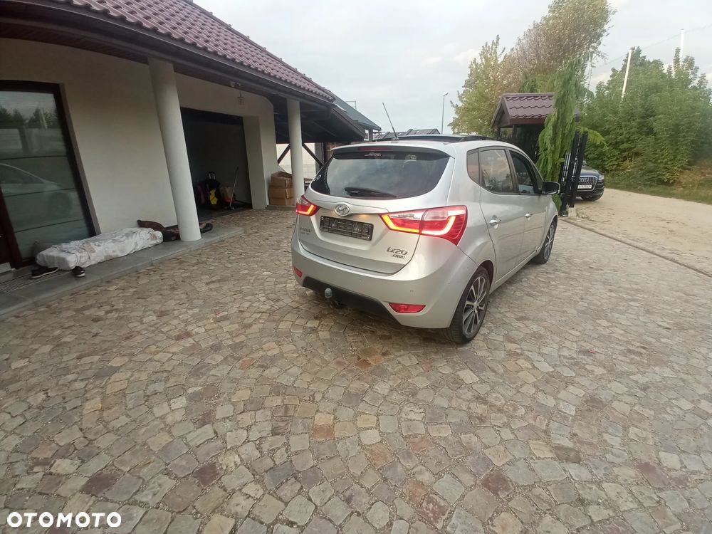 Hyundai ix20 1.6 CRDi Fifa World Cup Edition - 17