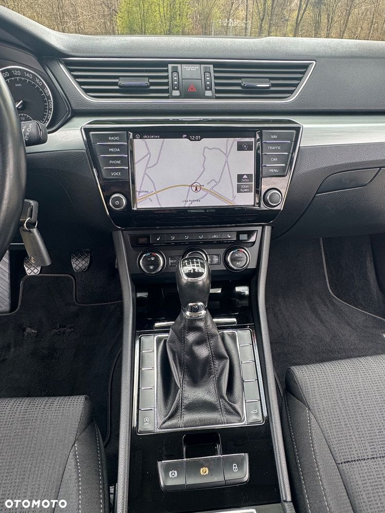 Skoda Superb 2.0 TDI Ambition - 33