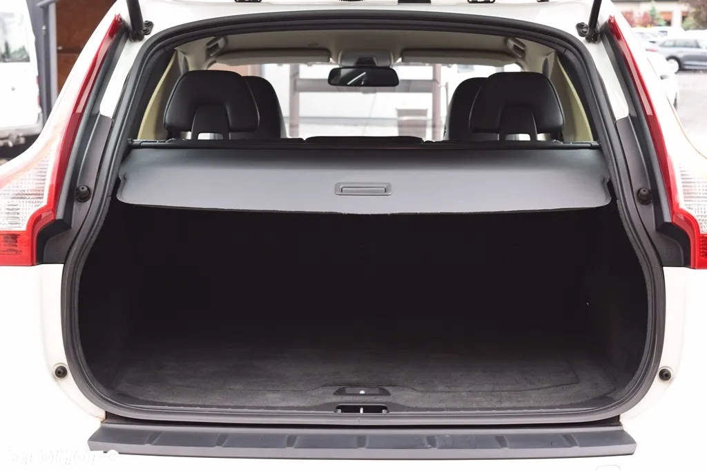 Volvo XC 60 2.4D AWD Momentum - 30