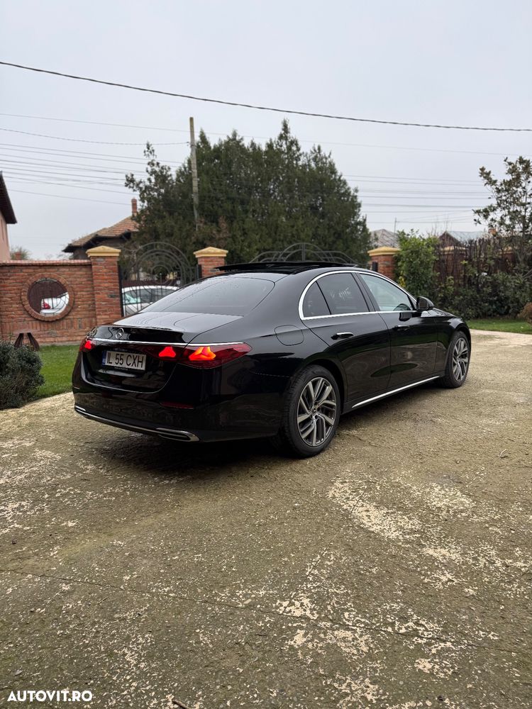 Mercedes-Benz E 300 de Aut. - 4