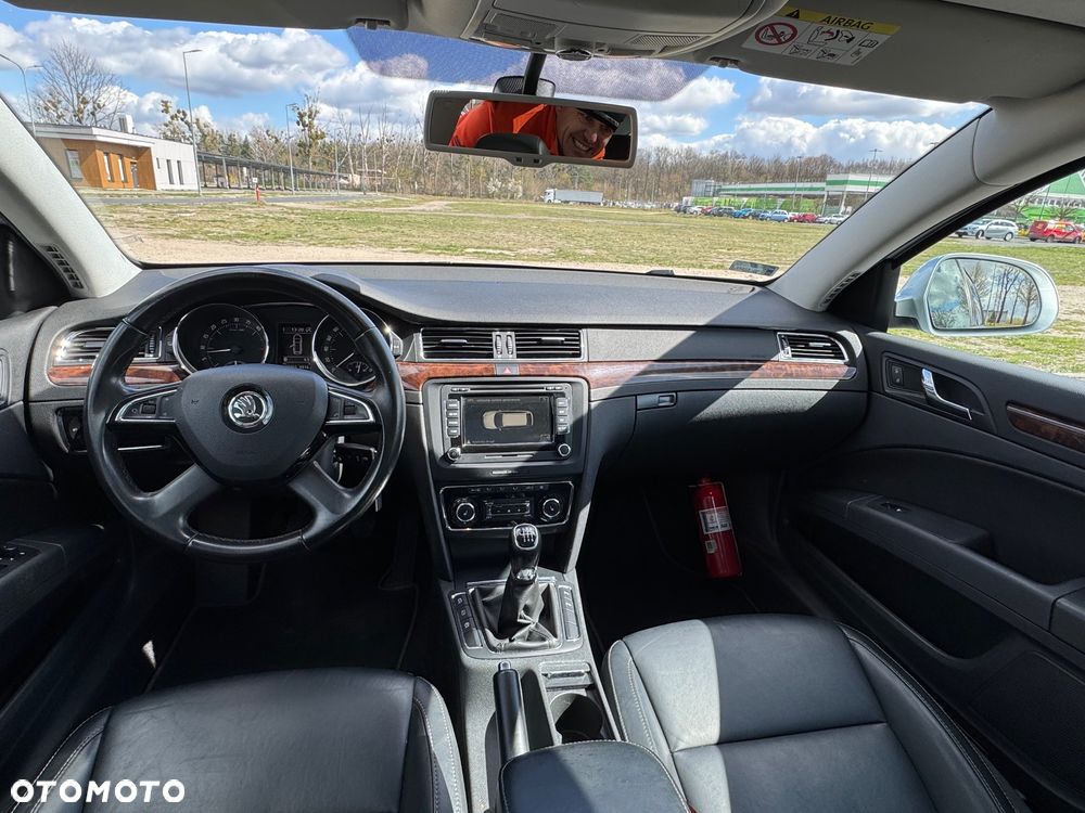 Skoda Superb Combi 1.6 TDI GreenLine - 11