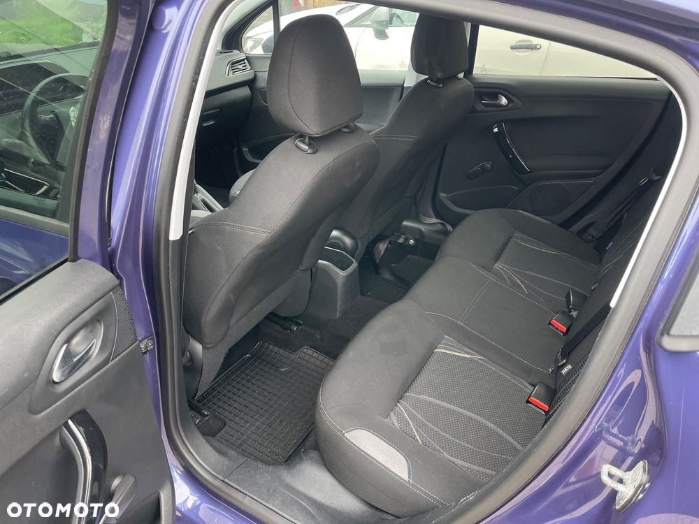 Peugeot 208 82 PureTech Style - 17