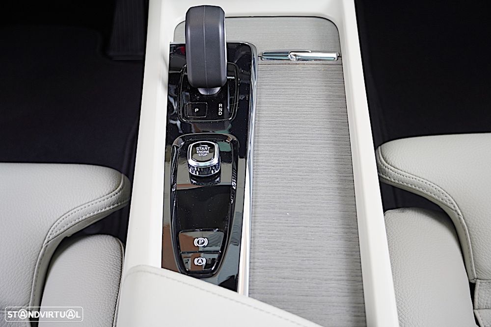 Volvo XC 60 2.0 T6 PHEV Plus Bright AWD - 33