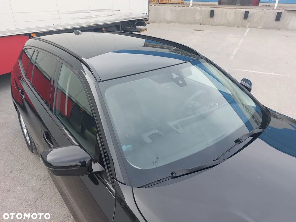 BMW Seria 3 318d Touring Sport Line - 40