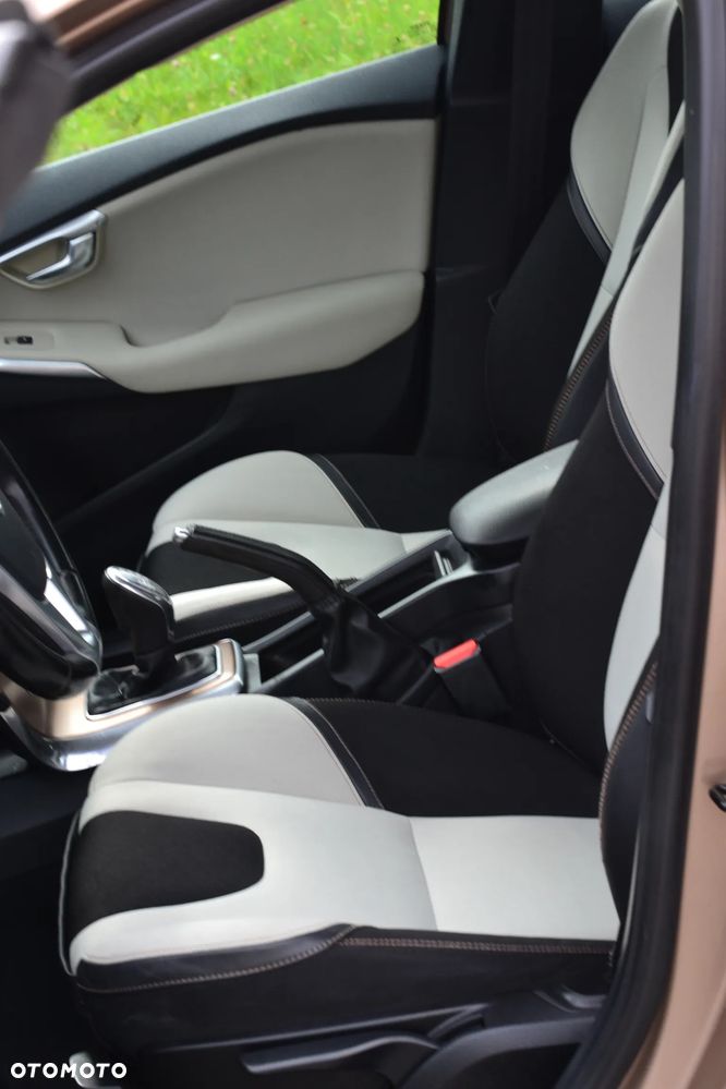 Volvo V40 Cross Country D3 Geartronic Momentum - 9