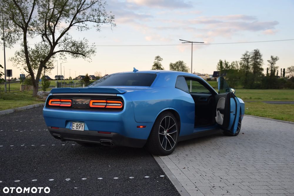 Dodge Challenger - 13