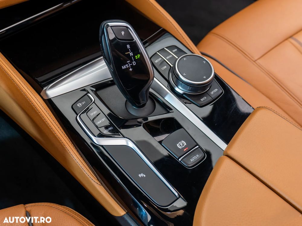 BMW Seria 5 520d Aut. Luxury Line - 32