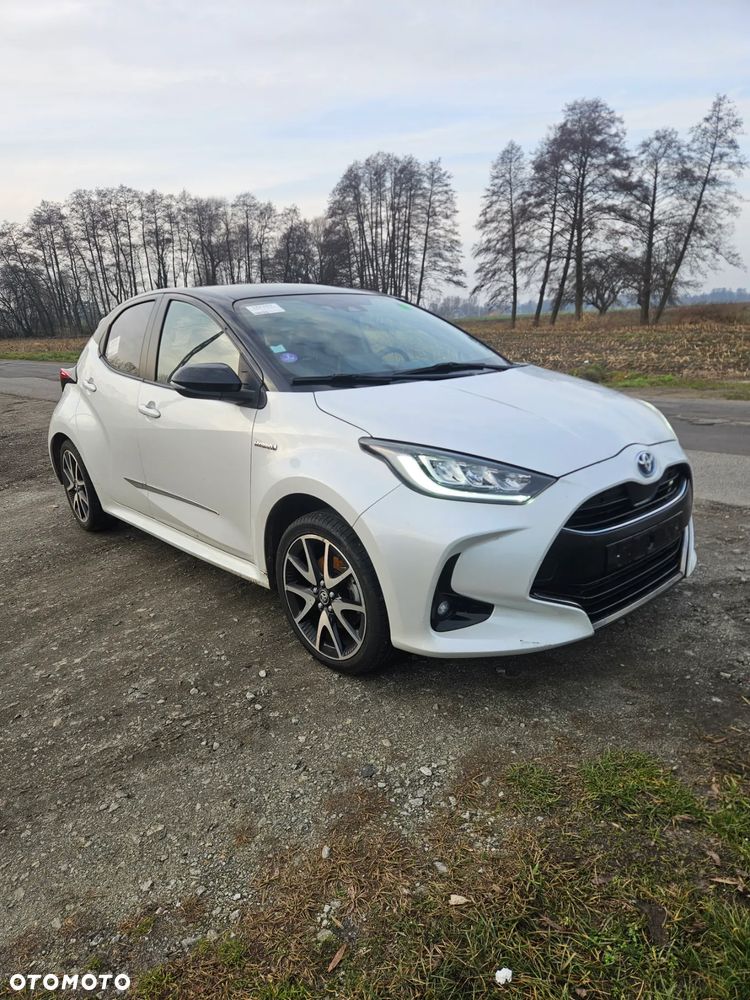 Toyota Yaris Hybrid 100 Selection - 1
