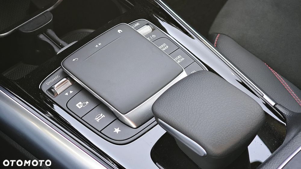 Mercedes-Benz GLA 200 d 8G-DCT AMG Line - 32