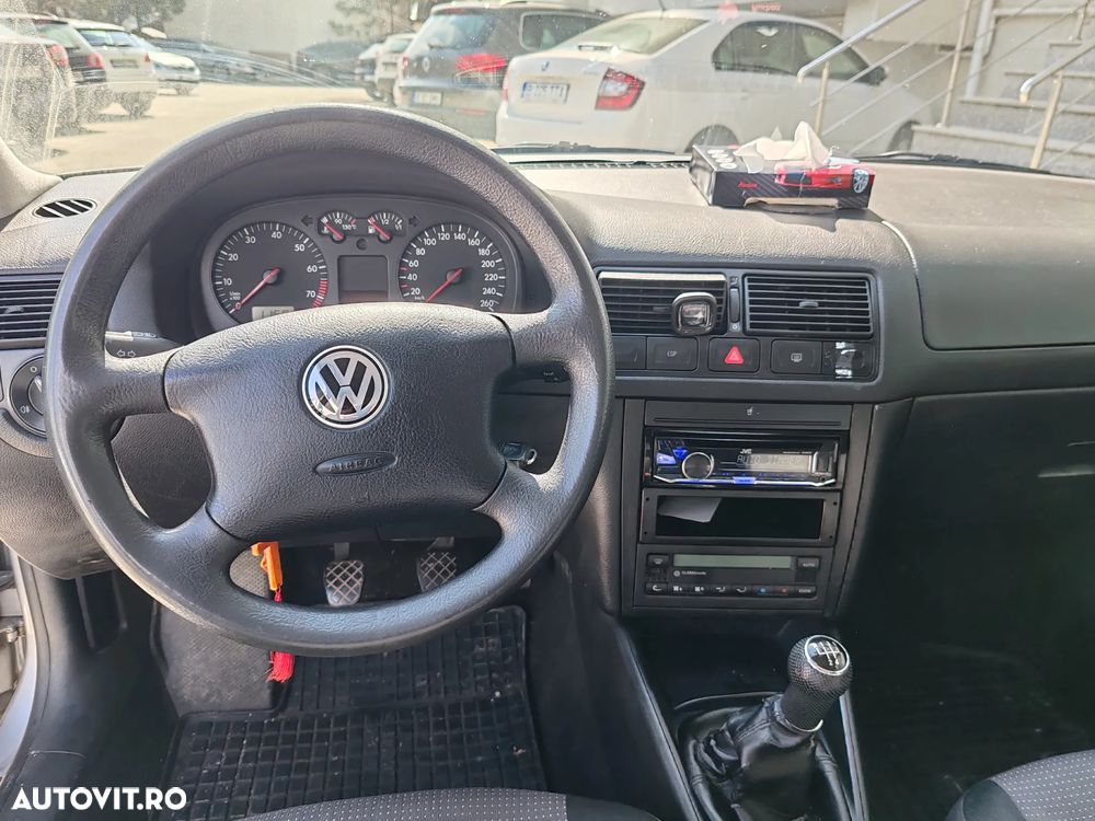 Volkswagen Golf 1.6 Comfortline - 3