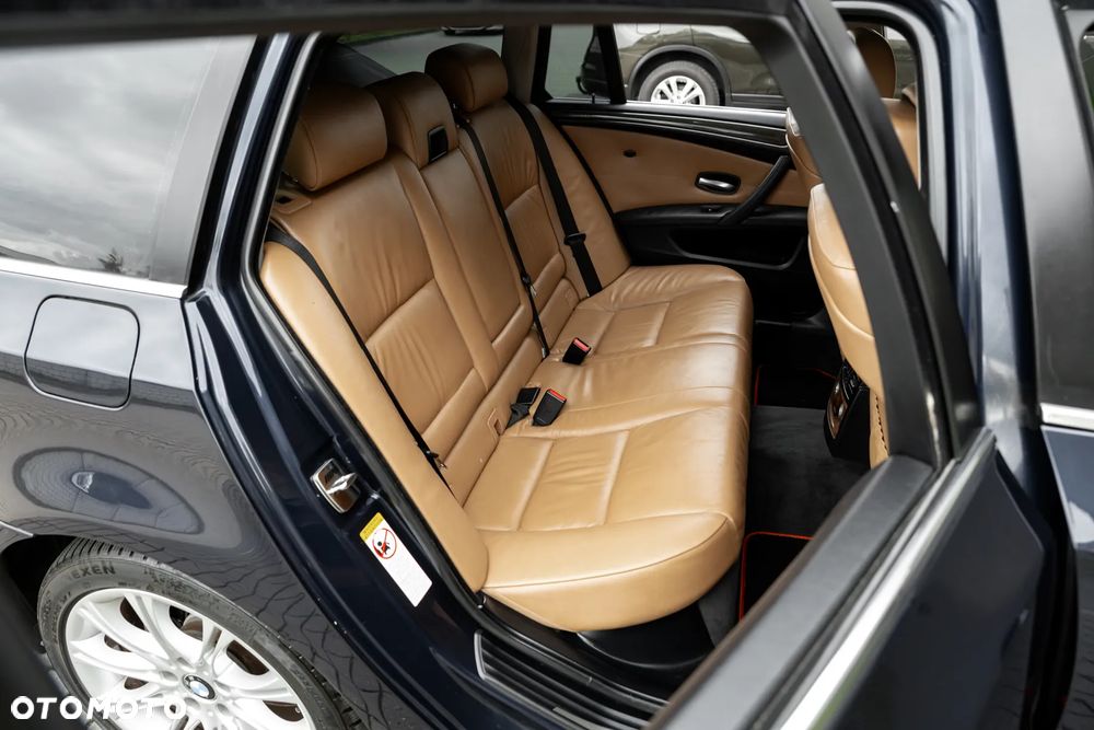 BMW Seria 5 525xi Edition Exclusive - 18